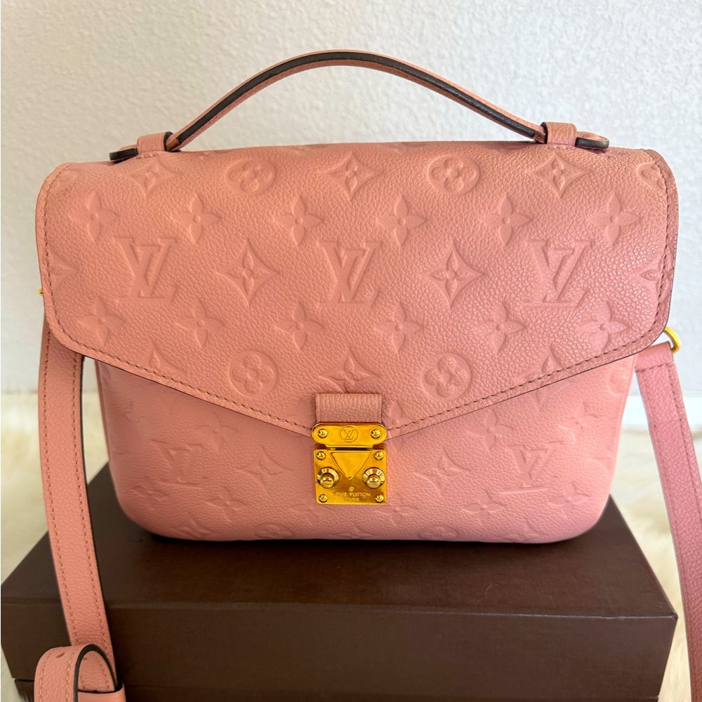 LOUIS VUITTON  Empreinte Pochette Metis Rose Poudre DU1128